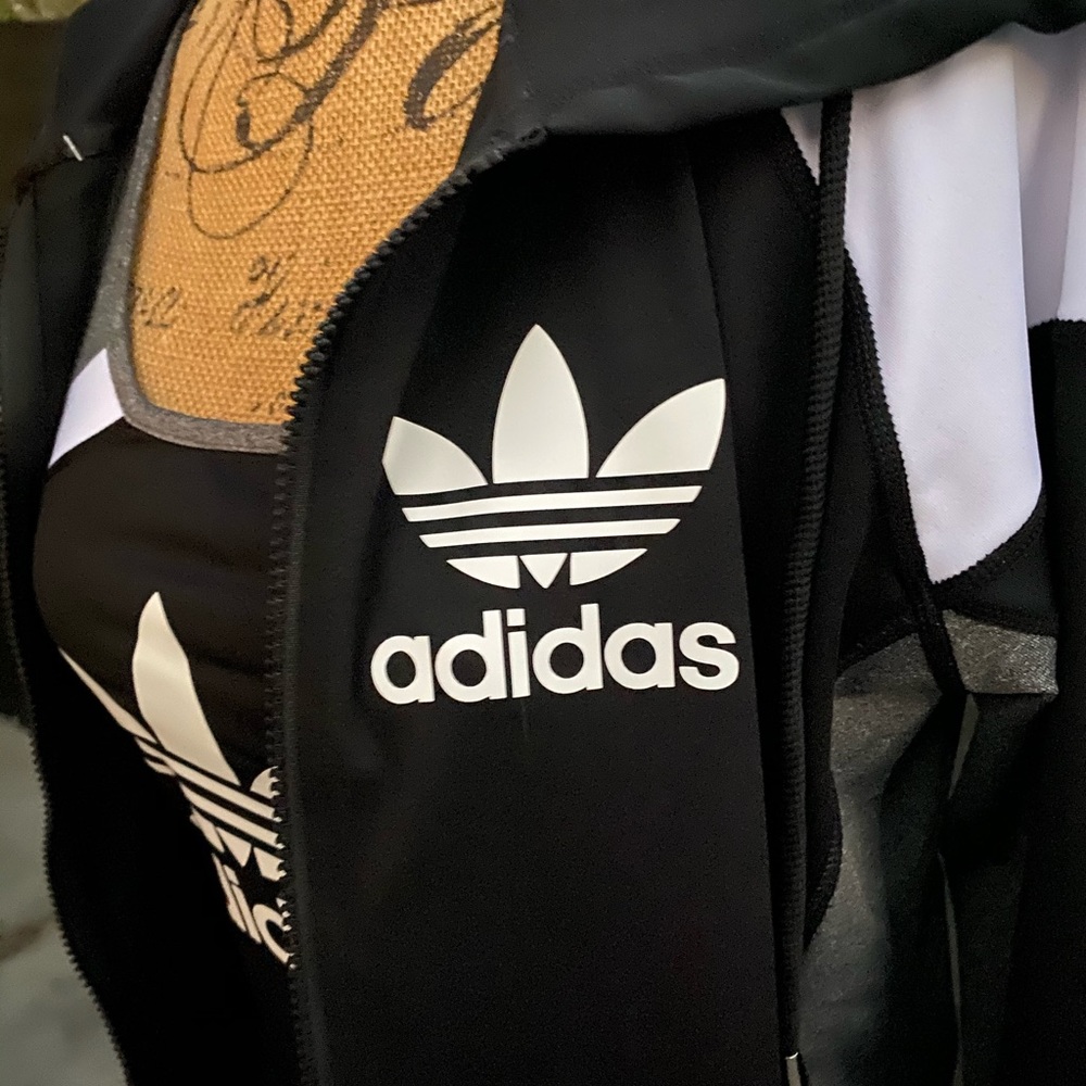 Track suit - Picture 6 of 10
